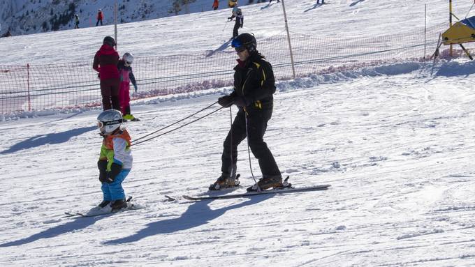 In diesen drei Skigebieten im Berner Oberland kannst du noch auf die Piste