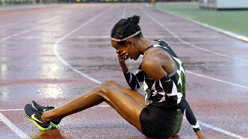 Die Niederländerin Sifan Hassan freut sich über ihren Weltrekord über 10'000 m, den sie in Hengelo aufgestellt hat