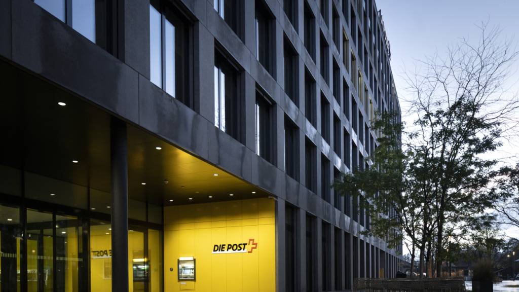 Das Hauptsitz der Schweizerischen Post AG in Bern-Wankdorf, aufgenommen im Oktober 2022. (KEYSTONE/Gaetan Bally)