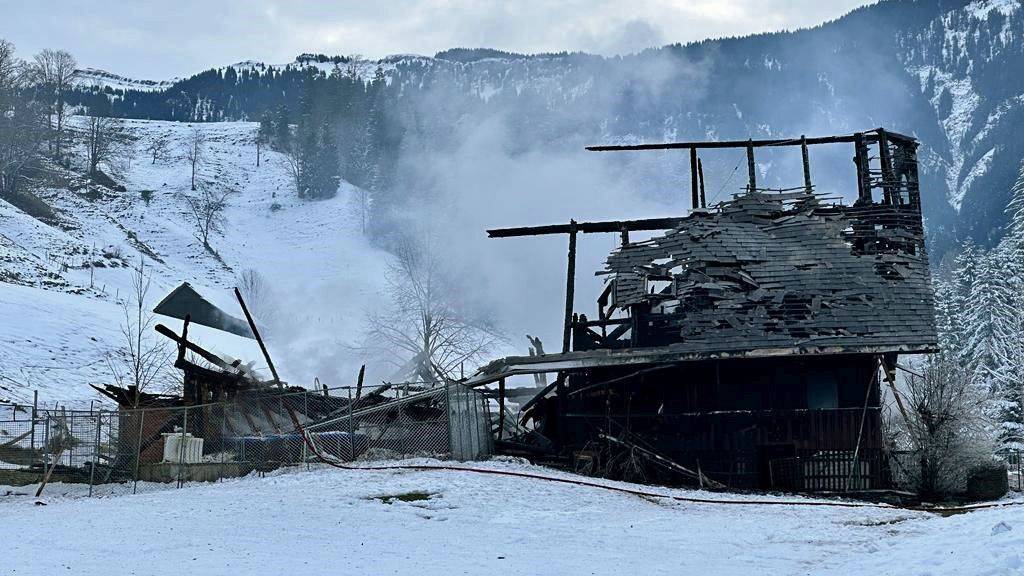 Ein altes Bauernhaus in Wiggen fing am 22. Januar 2024 Feuer.