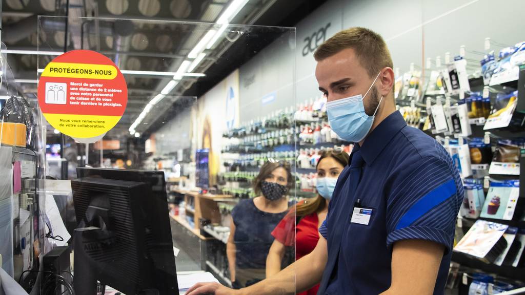 Ab dem kommenden Wochenende gilt im Kanton Zug eine Maskenpflicht beim Einkaufen.