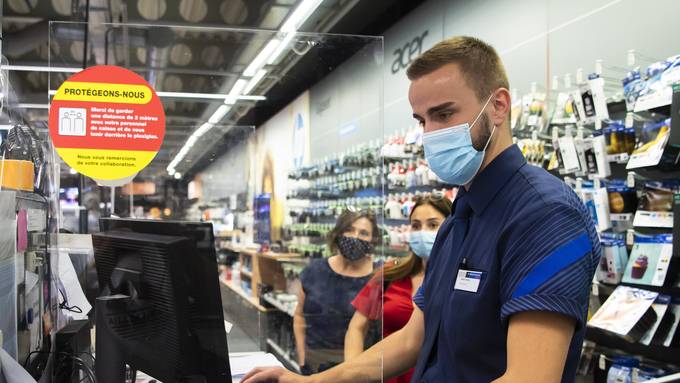 Auch der Kanton Bern führt die Maskenpflicht in den Läden ein