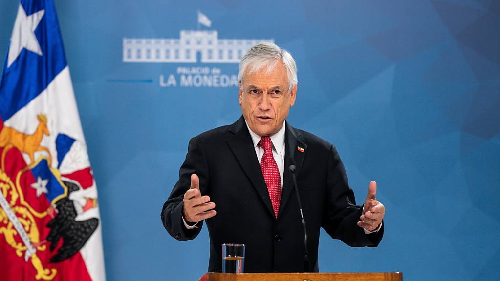 Chiles Präsident Sebastián Piñera sagte am Sonntag, das Gesundheitssystem seines Landes gelange aufgrund der Ausbreitung des Coronavirus an die Kapazitätsgrenze. (Archivbild)