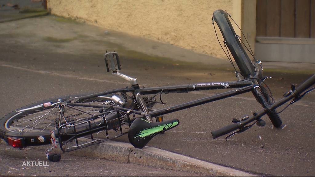 Gebenstorf: Fahrradfahrer wird von LKW überfahren