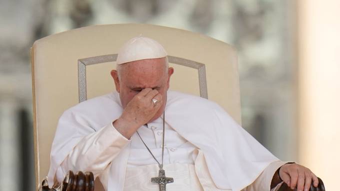 Papst Franziskus unterzieht sich dringender OP unter Vollnarkose