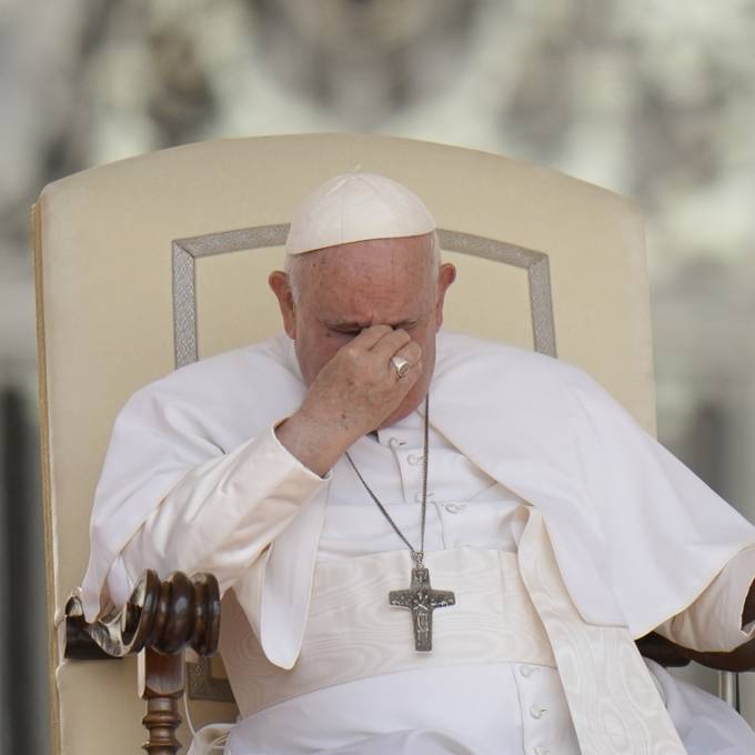 Papst Franziskus unterzieht sich dringender OP unter Vollnarkose
