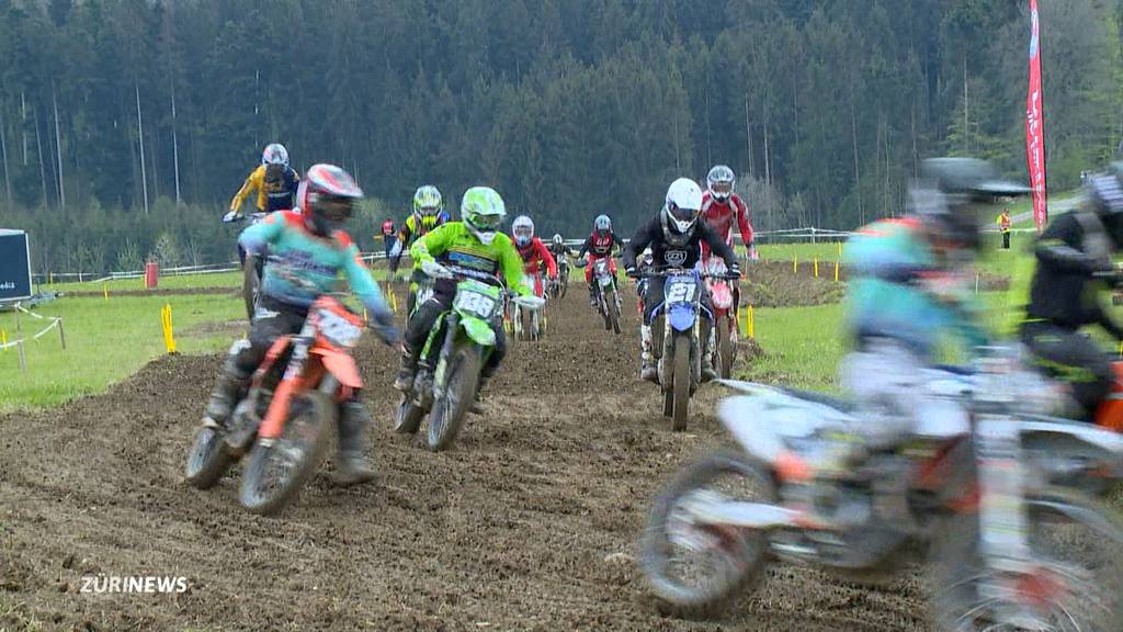 Motocross-Wochenende in Schlatt: Viel Spektakel, viel Dreck und laute Motoren