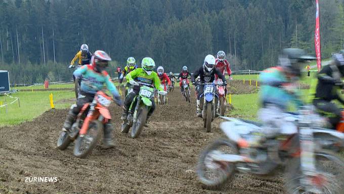 Motocross-Wochenende in Schlatt: Viel Spektakel, viel Dreck und laute Motoren