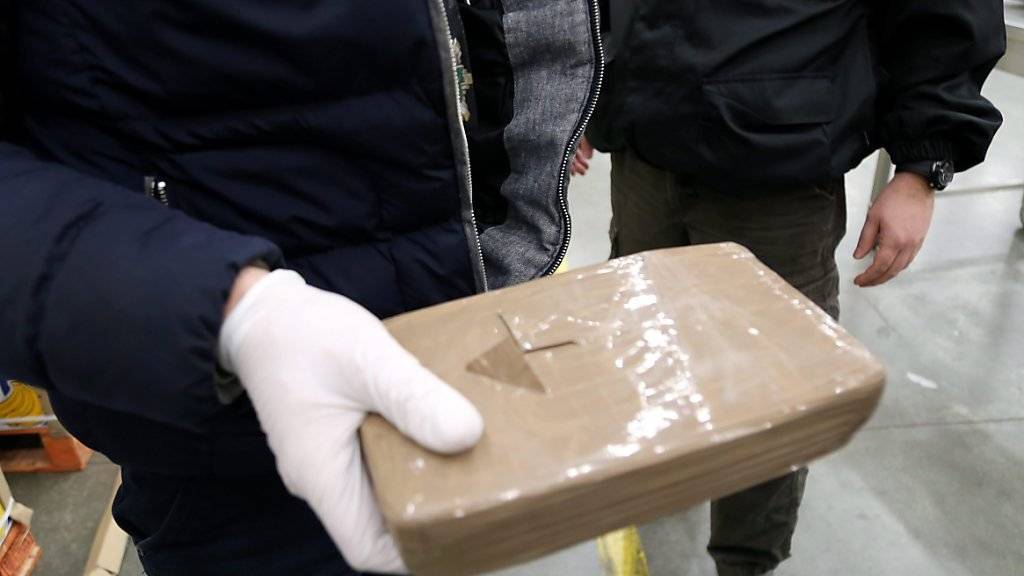 Konfisziertes Kokain, hier in Polen: Eine riesigen Schlag gegen die Drogenmafia machte die Polizei in Bolivien: Sie beschlagnahmte mehrere Tonnen, die vermutlich für Europa bestimmt waren. (Symbolbild)