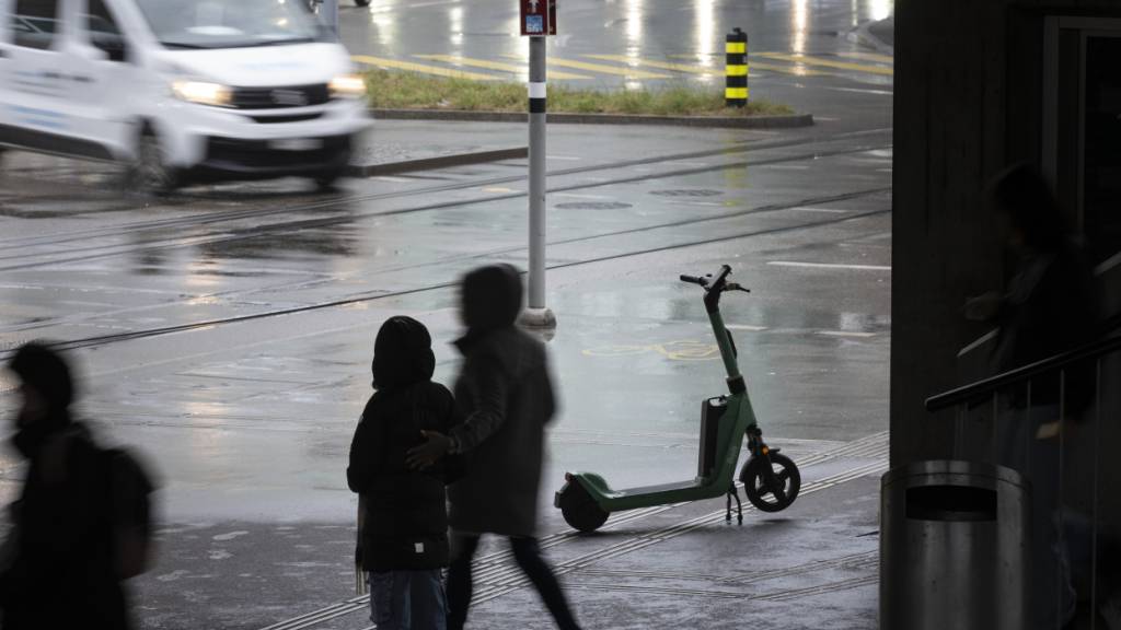BFU warnt vor hoher Unfallgefahr mit E-Bikes und E-Trottinetten