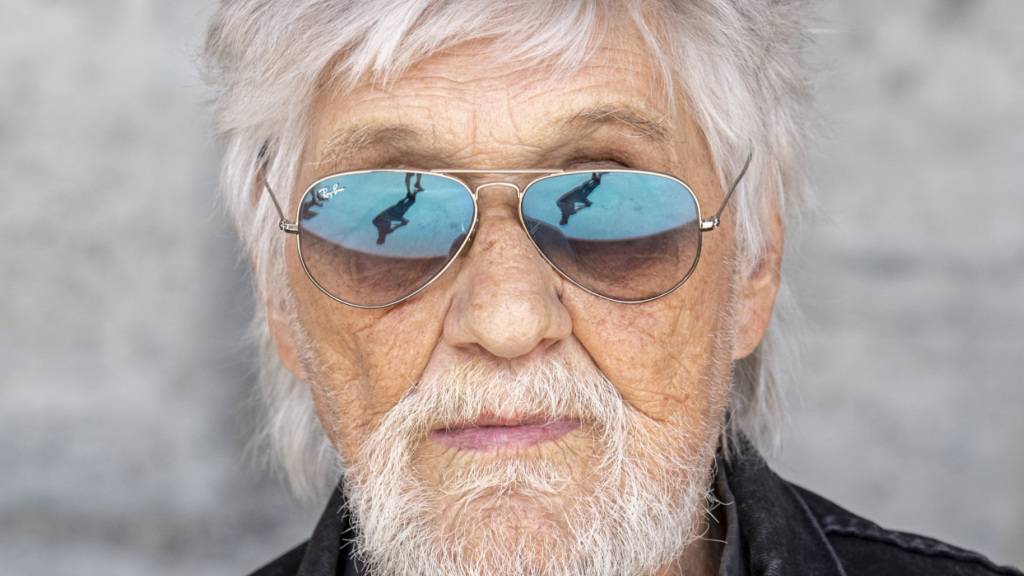 Der in der Nacht auf Samstag verstorbene Berner Künstler Timmermahn auf einer Aufnahme von 2023.