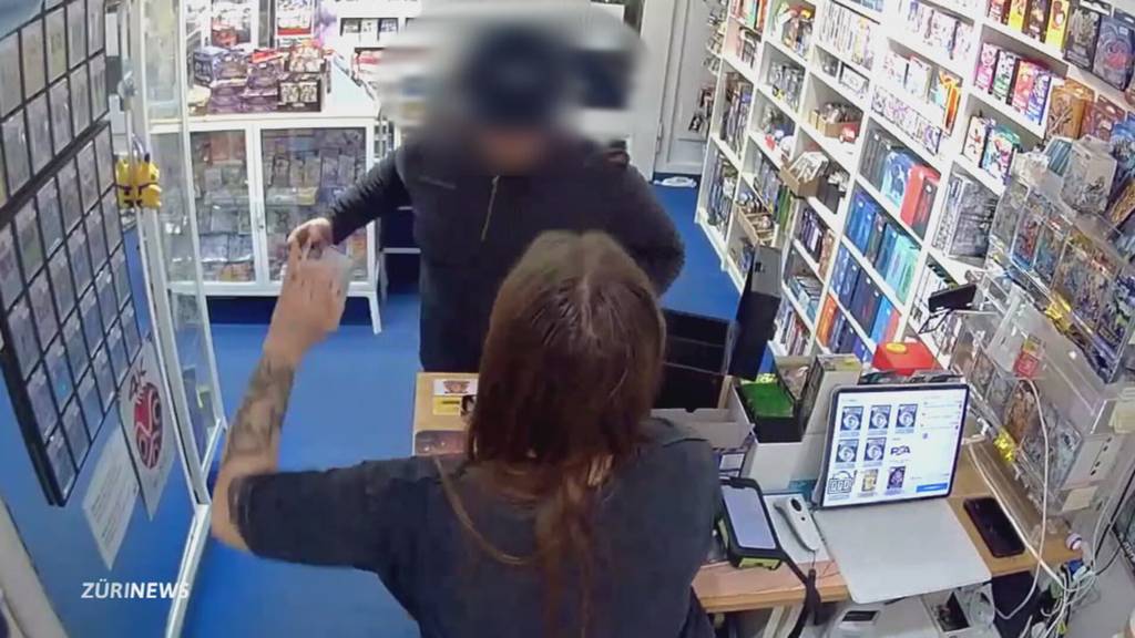 Täter überfällt Verkäuferin mit Spritze und klaut Pokémon-Karten