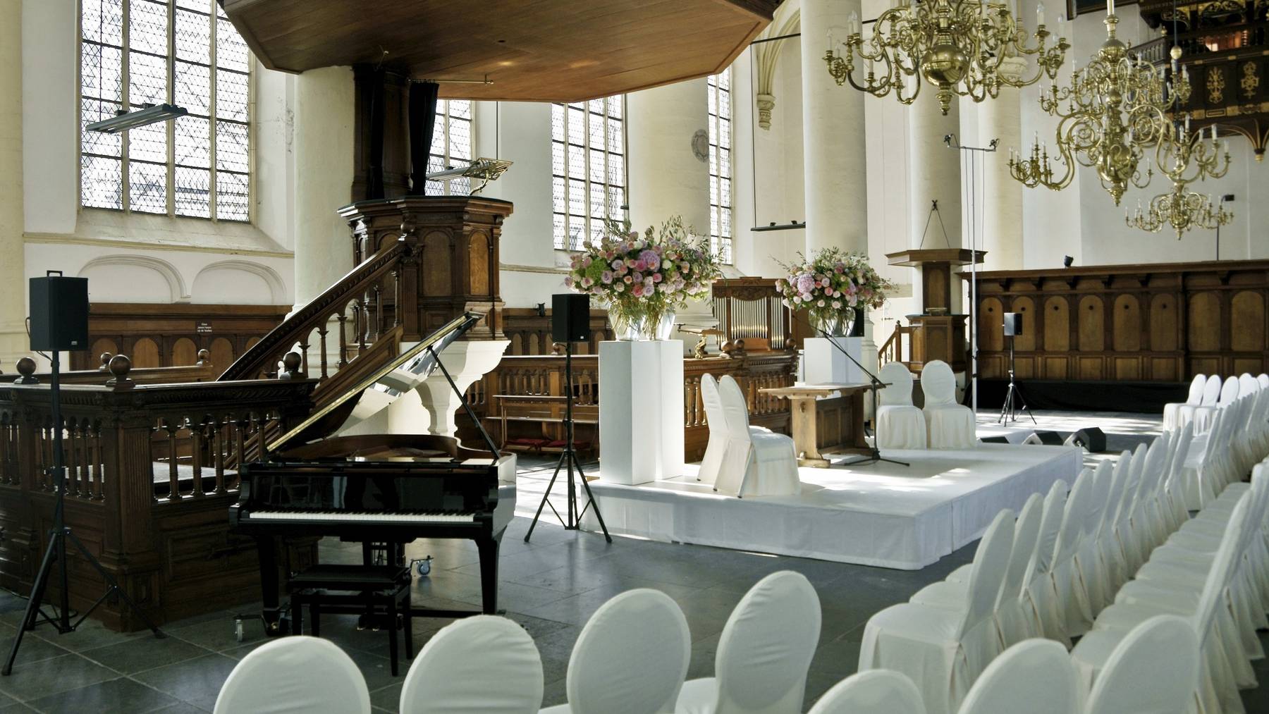 In einer Katholischen Kirche in Kluftern wurden ein Wandlautsprecher und eine LED-Lampe entwendet. (Symbolbild)