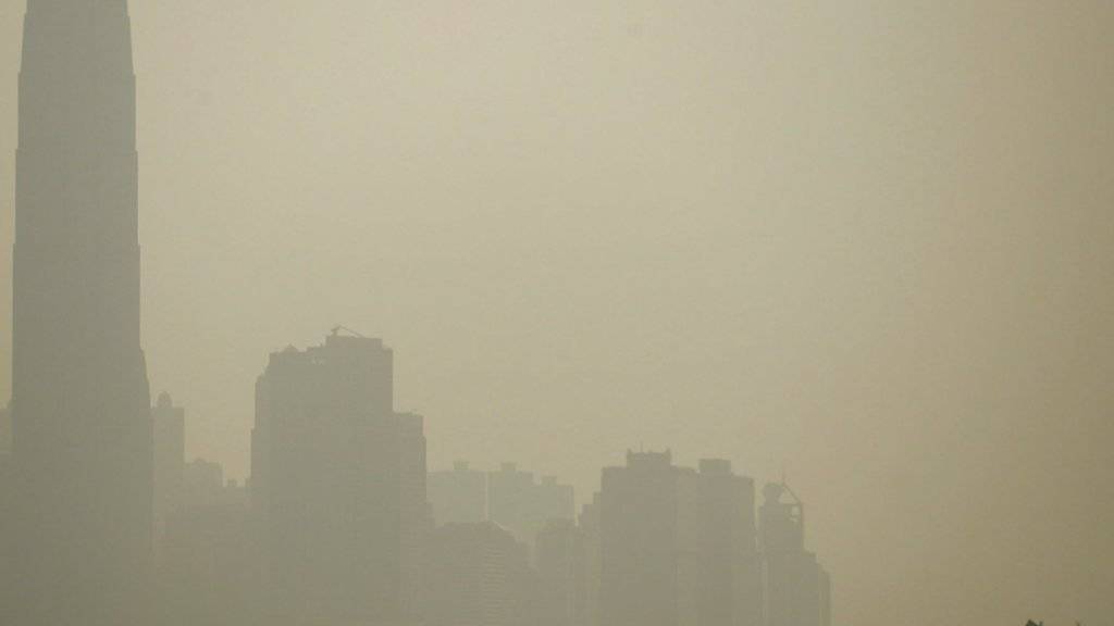 Gesundheitsgefährdender Smog über Hongkong (Archiv)