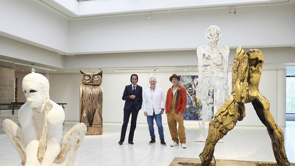Hollywoodstar Brad Pitt zeigt in Finnland seine Kunstwerke