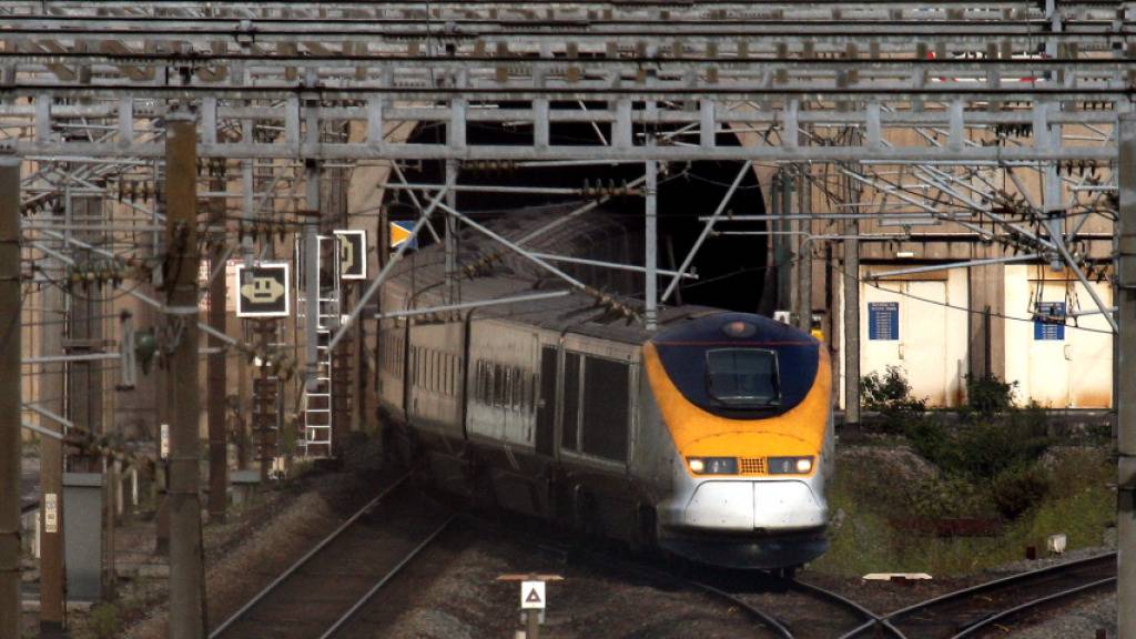 Durch den vor 30 Jahren eröffneten Kanaltunnel zwischen Grossbritannien und Frankreich sollen demnächst mehr Züge zu neuen Zielen auf dem europäischen Festland fahren - auch in die Schweiz, wenn es nach dem Tunnelbetreiber geht. (Archivbild)