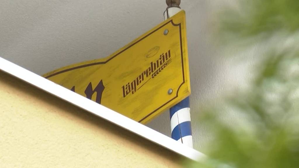 «Entführtes» Lägere-Bräu-Schild auf Balkon entdeckt