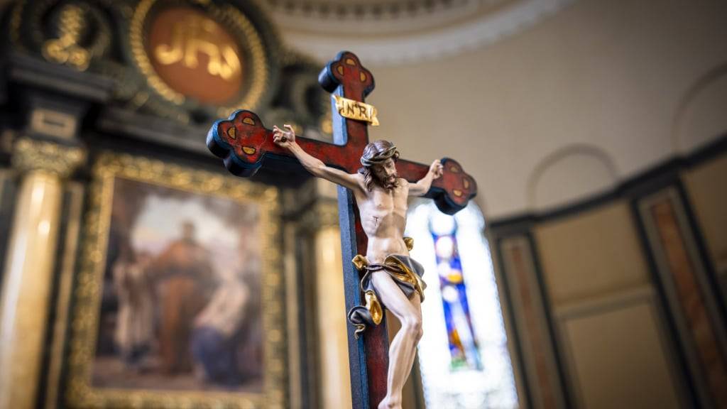 Die katholische Kirche im Kanton Zürich will andere Religionsgemeinschaften in den kommenden Jahren mit insgesamt 6 Millionen Franken unterstützen. Das Kirchenparlament hat dem Vorhaben im zweiten Anlauf zugestimmt. (Symbolbild)