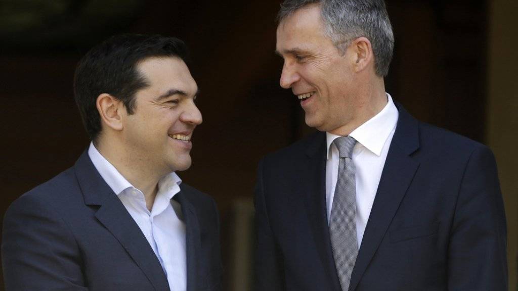 NATO-Generalsekretär Jens Stoltenberg (rechts) am Freitag in Athen mit dem griechischen Ministerpräsidenten Alexis Tsipras.