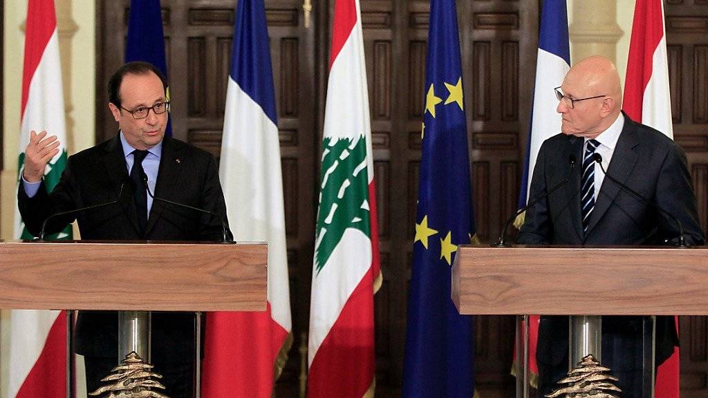 Frankreichs Präsident François Hollande (l) und der libanesische Regierungschef Tammam Salam vor den Medien in Beirut