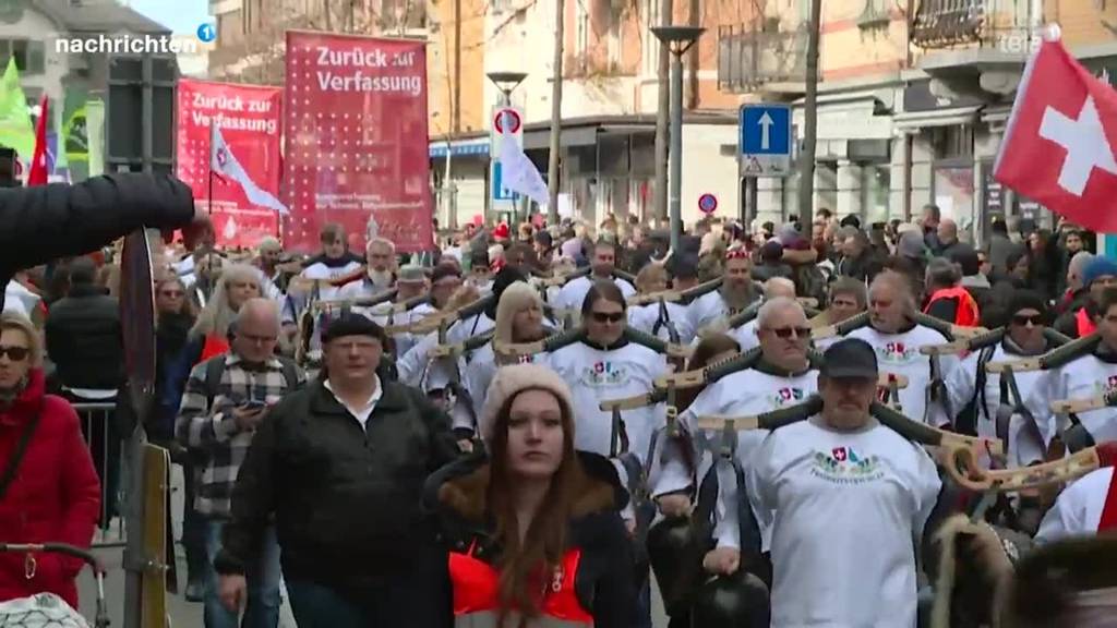 Trotz Lockerungen: Corona-Massnahmen-Demo in Zürich