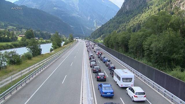 Riesenwelle in den Süden: 11 Kilometer Stau am Gotthard