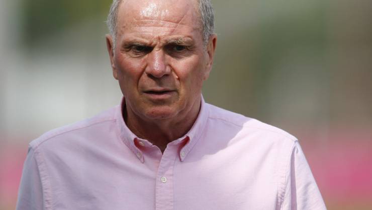 Uli Hoeness Pendelt Zwischen Gefangnis Arbeit Und Daheim People