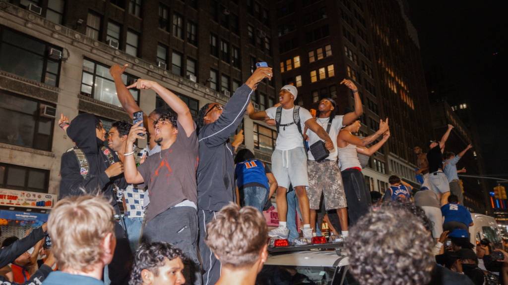 New York in Feierlaune: Fans der Knicks im Freudentaumel
