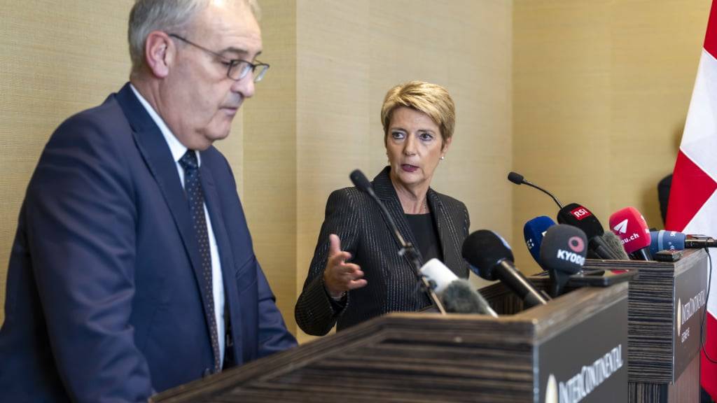 Bundespräsidentin Karin Keller-Sutter und Wirtschaftsminister Guy Parmelin reisen noch am Dienstag nach Washington. (Archivbild)