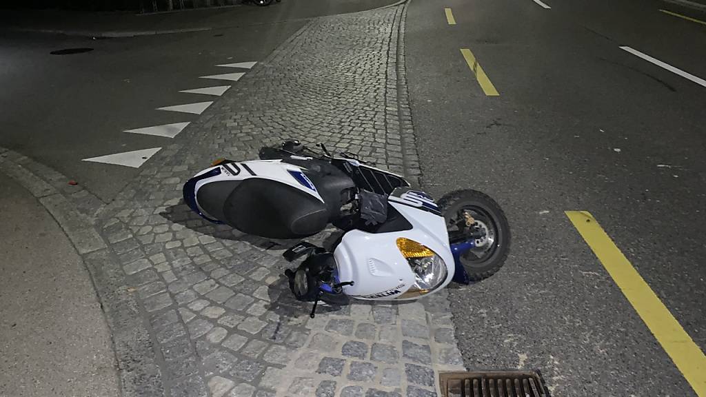 Der jugendliche Rollerfahrer stürzte während der Flucht vor der Polizei.