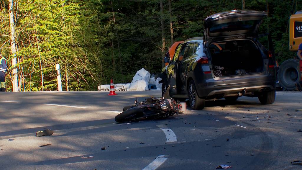19-jähriger Töfffahrer bei Frontalkollision schwer verletzt