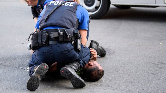 «Definitiv lätz»: Angeklagter Polizist bestreitet Vorwürfe von Polizeigewalt
