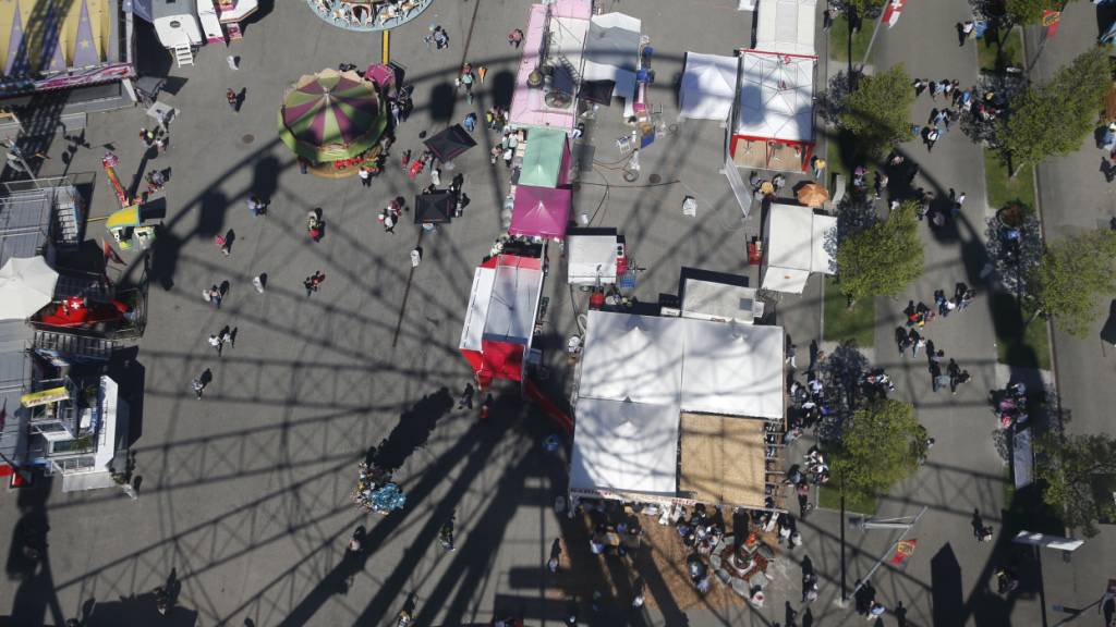 Riesenrad, Magenbrot und Warenstände: die zehntägige Berner Frühjahrsmesse BEA lockt jeweils tausende Besucherinnen und Besucher an. (Archivbild)