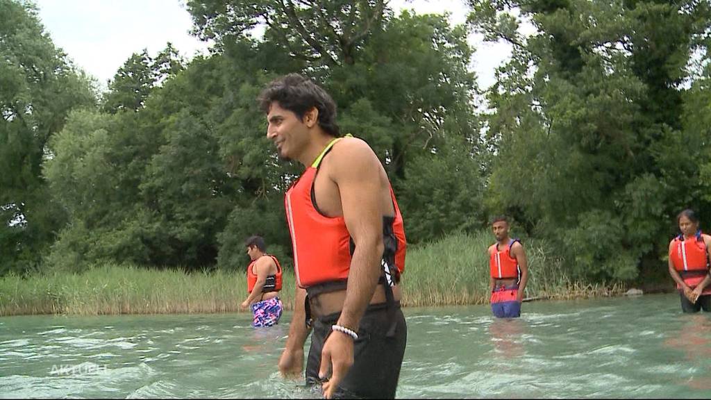 Schwimmkurs für Flüchtlinge im Hallwilersee