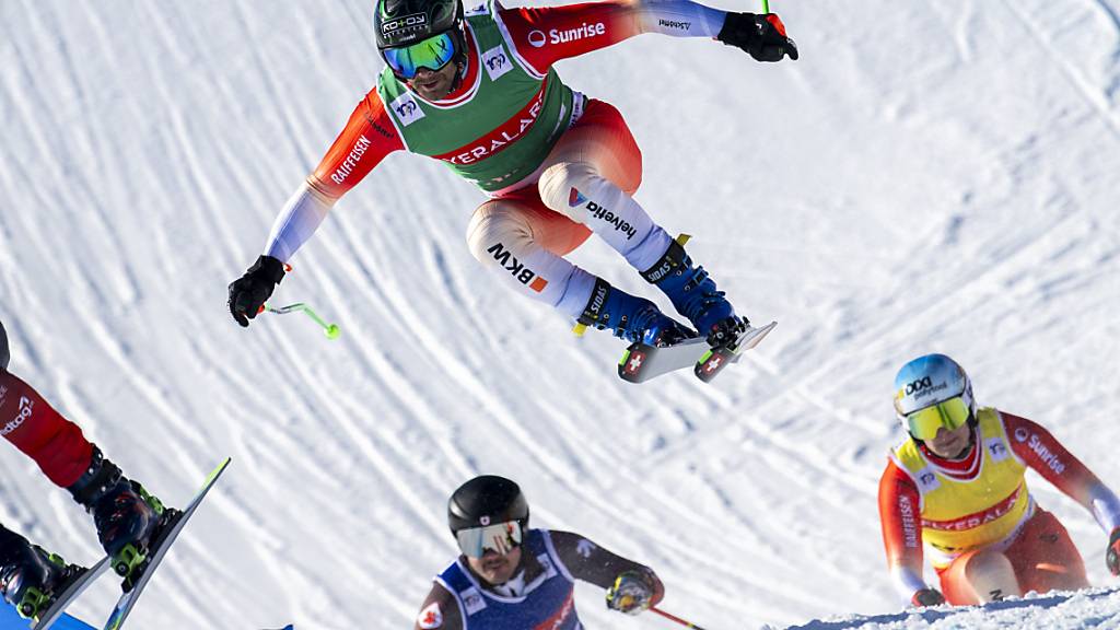 Spektakulär auf den 2. Platz nach vorne geprescht: der Schweizer Skicrosser Jonas Lenherr