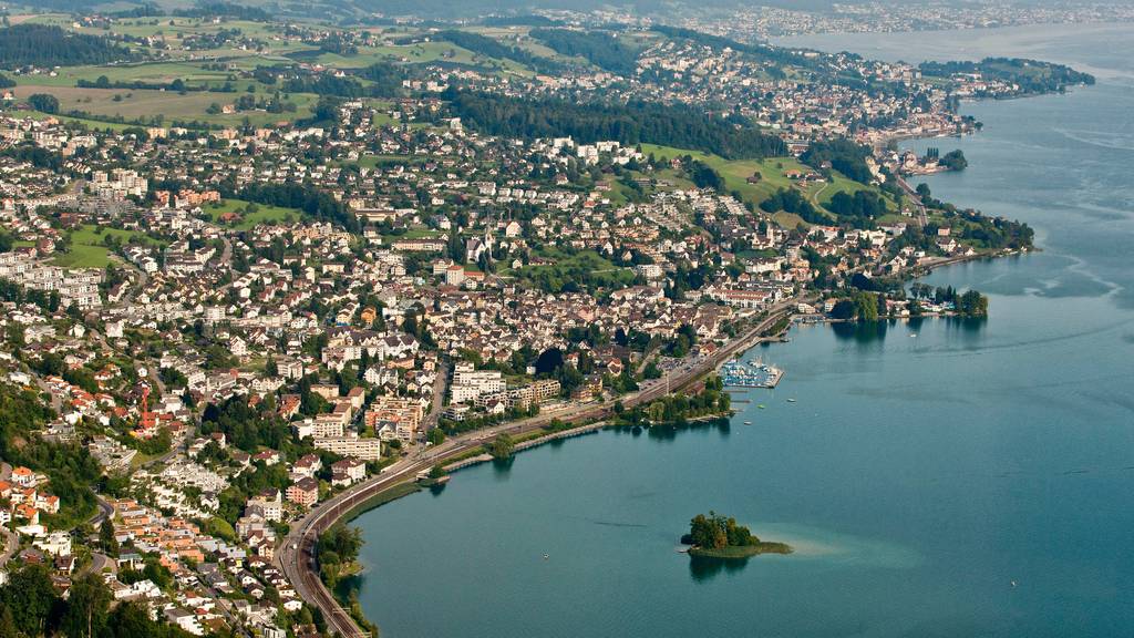 In der Zürcher Seegemeinde Richterswil muss das Paracelsus -Spital den stationären Bereich schliessen.