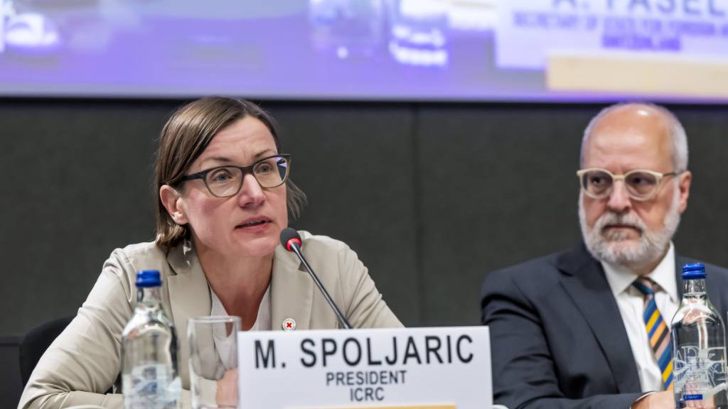 IKRK-Präsidentin Mirjana Spoljaric Egger und EDA-Staatssekretär Alexandre Fasel begrüssten in Genf das Bekenntnis zahlreicher Länder zum humanitären Völkerrecht.