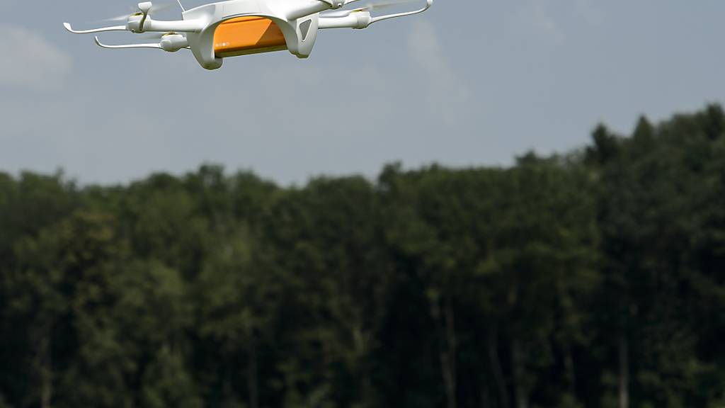 Geht es darum, einen Strecke mit einer Drohne möglichst schnell abzufliegen, waren menschliche Piloten bisher ungeschlagen. Ein Algorithmus der Uni Zürich soll das nun ändern. (Symbolbild)
