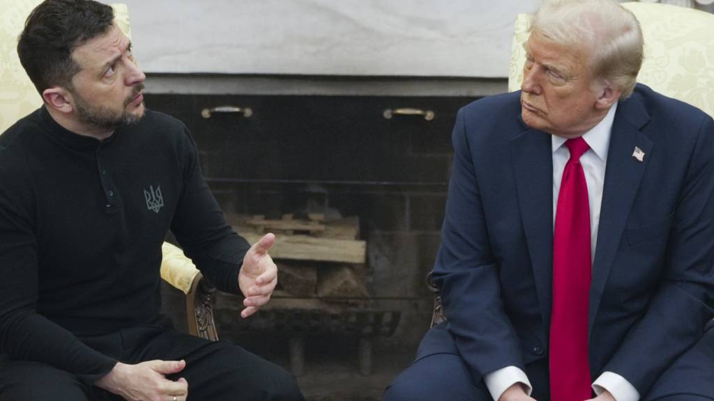 ARCHIV - US-Präsident Donald Trump (r) trifft den ukrainischen Präsidenten Wolodymyr Selenskyj im Oval Office des Weißen Hauses. Foto: Mystyslav Chernov/AP/dpa/Archivbild