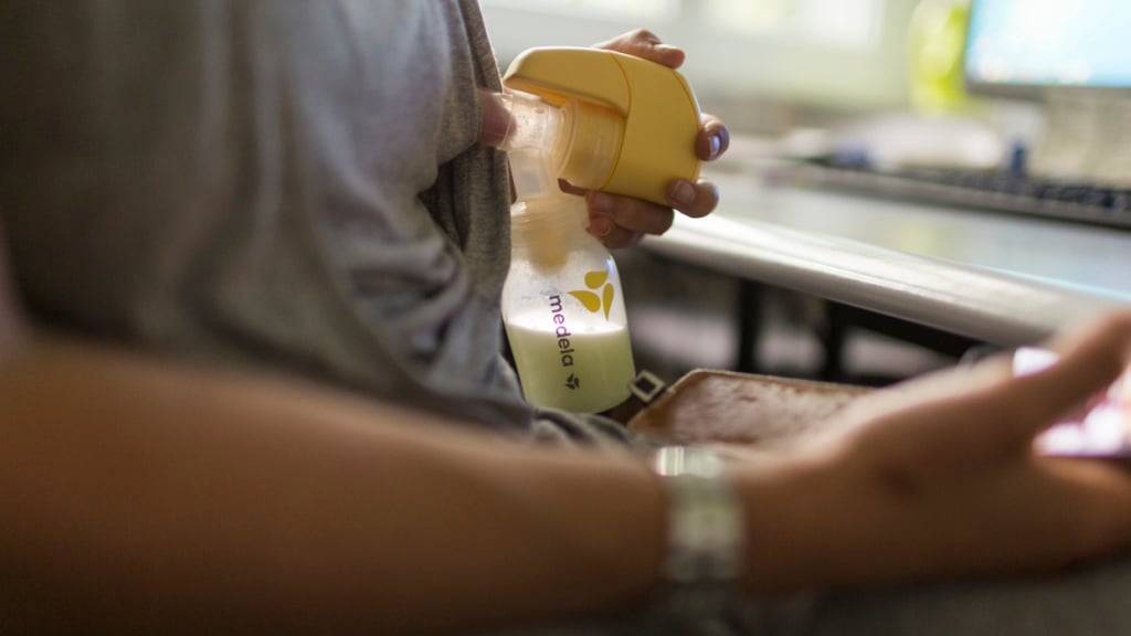 Schweizer Frauen stillen heute länger als früher. (Archivbild)