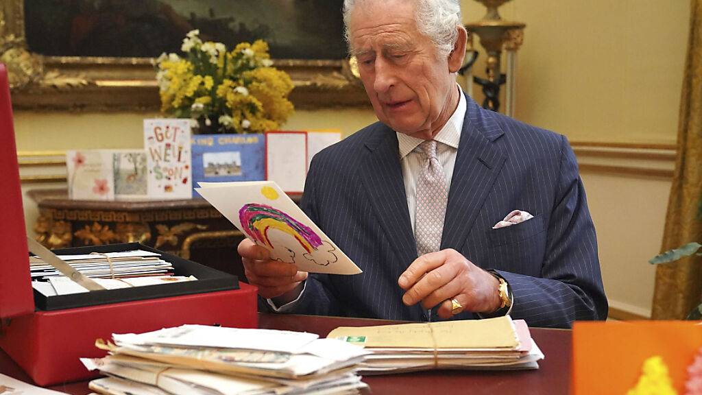 Krebskranker König Charles schmunzelt über Genesungswünsche