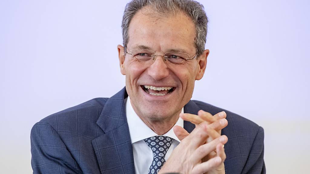 Der Luzerner Finanzdirektor Reto Wyss hat gut lachen: Die zweite Hochrechnung für das laufende Jahr rechnet mit einem Plus von 274 Millionen Franken. (Archivbild)