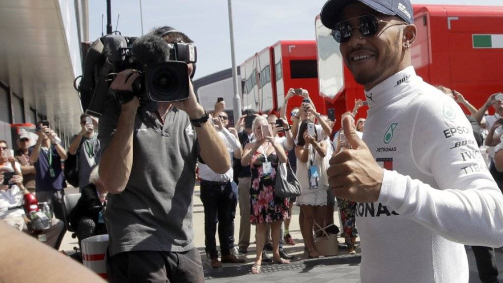 Ein strahlender Lewis Hamilton eroberte seine 76. Pole-Position