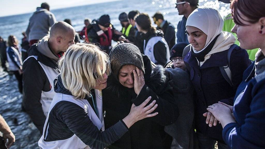 Ankunft irakischer Flüchtlinge am Montag auf der ostgriechischen Ägäis-Insel Lesbos.