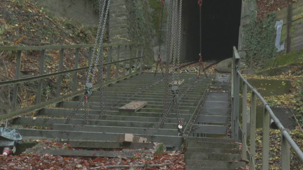 120-jährige Stahlbrücke der Sonnenbergbahn für Sanierung abtransportiert