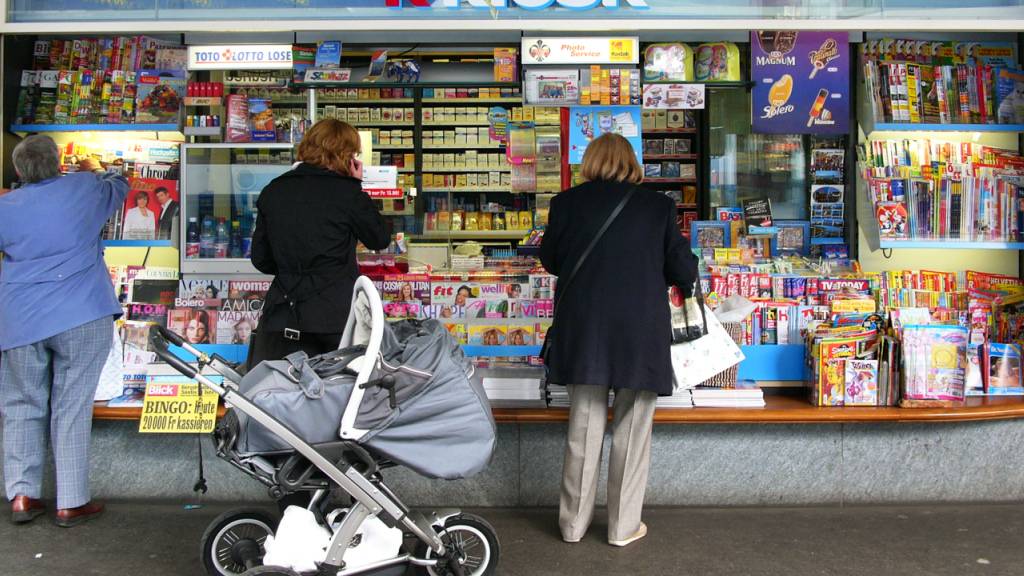 Der Kiosk am Paradeplatz kommt weg. Neu gibt es hier einen Kaffeeanbieter. Die Stadt vermietet vier VBZ-Mietflächen neu. (Archivbild)