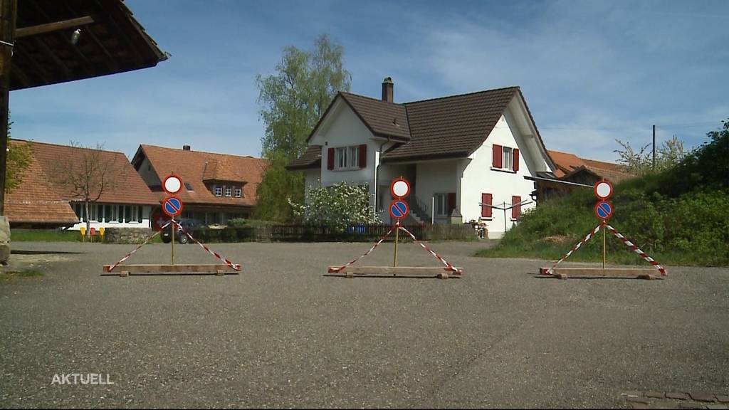 Riniken lässt Fahrverbotstafeln vor Volg räumen