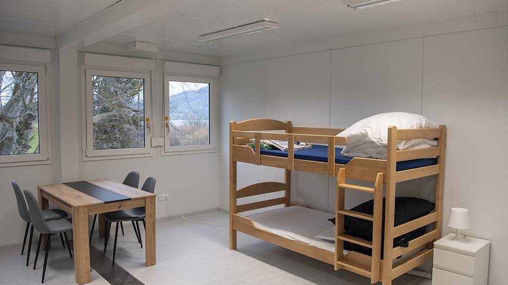 Zimmer in einer Asylunterkunft. Das Parlament hat 239 Millionen Franken für die Einrichtung und den Betrieb zusätzlicher Asylplätze bewilligt. (Archivbild)