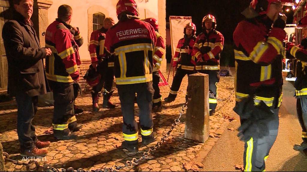  Autofahrer verliert Nerven und fährt in Feuerwehrmann