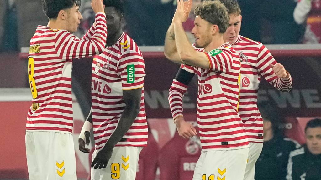 Die Kölner feiern den Heimsieg gegen Hamburg